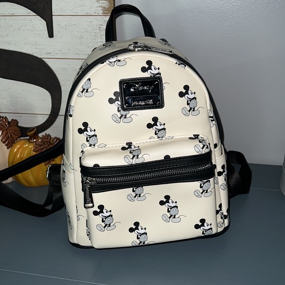 ❗️FINAL❗️ DISNEY Mickey Mouse Faces Mini Backpack by LOUNGEFLY 🔴🔴 - Picture 3 of 10